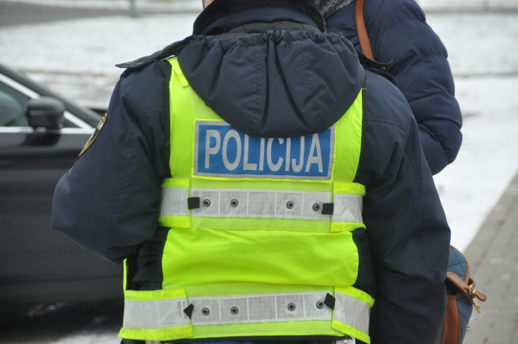 Policija aizvadītajā diennaktī konstatējusi divus pārkāpumus par ārkārtējās situācijas noteikto aizliegumu neievērošanu