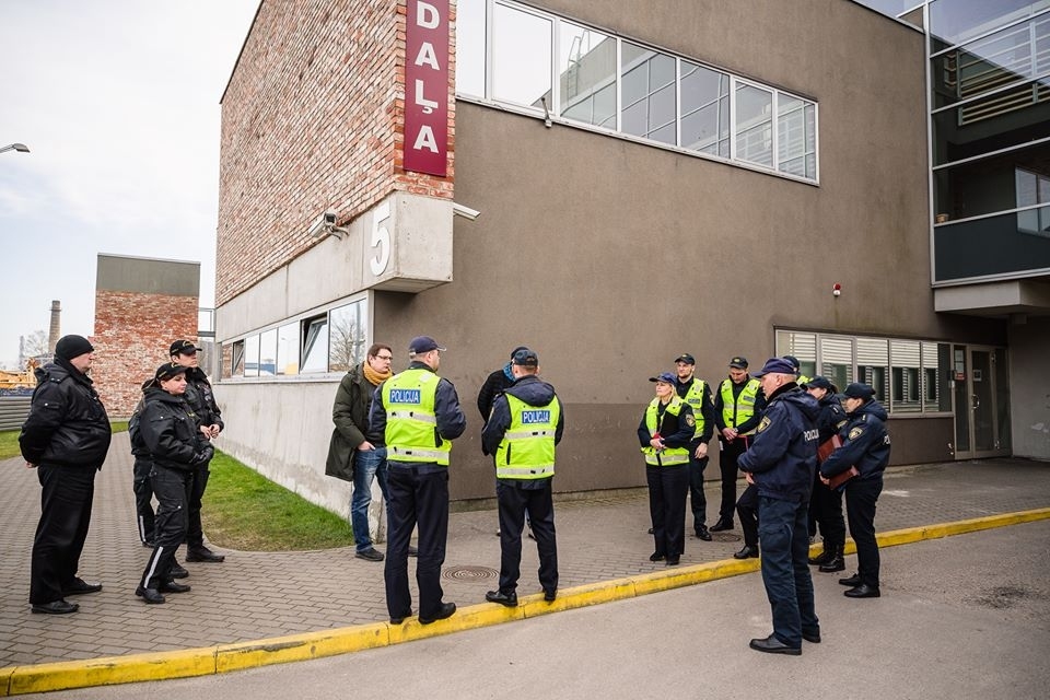 Armiju pagaidām ielās nevedīs, un arī jaunākos ierobežojumus kontrolēs policija