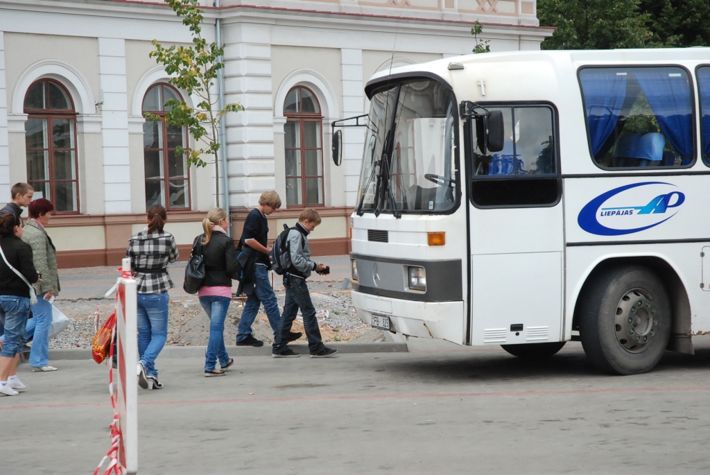 Pēc Lieldienām turpinās slēgt reģionālo autobusu reisus