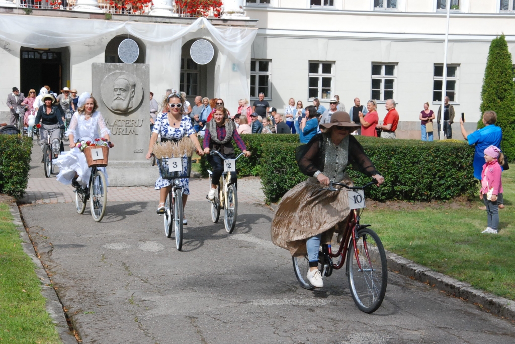 Pasākumu rīkotāji pauž atbalstu veselības ministres pieļāvumam, ka ārtelpās varētu pulcēties līdz 200 cilvēkiem