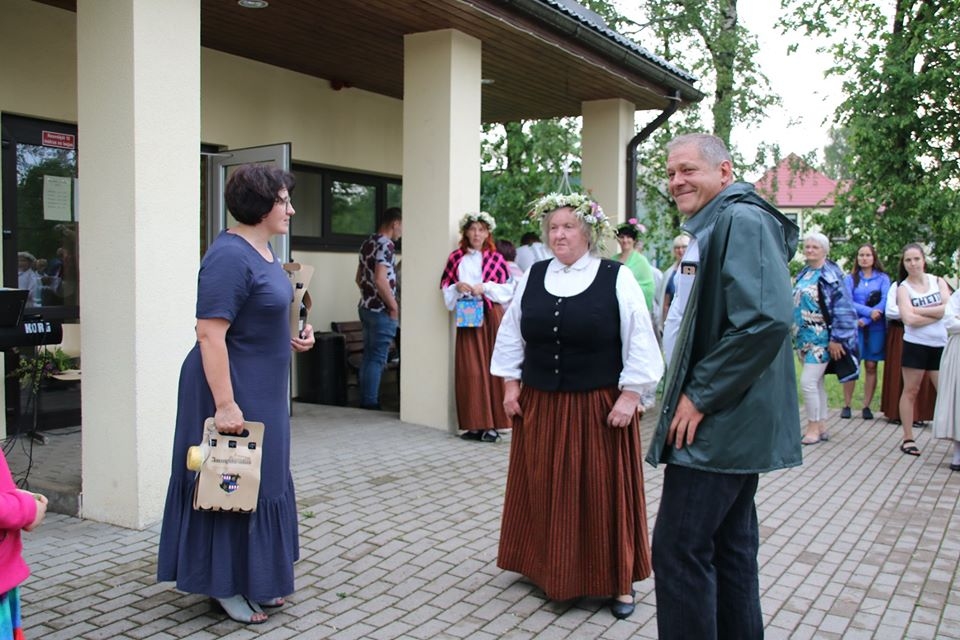 FOTO: Saulgriežu ugunskurs kopā ar "Traistēniem" Krotē