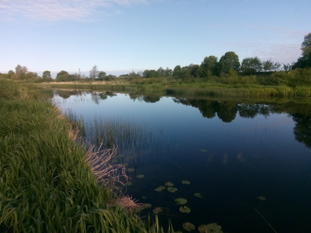 Latvijas upēs un ezeros līdz plus 25 grādiem silts ūdens