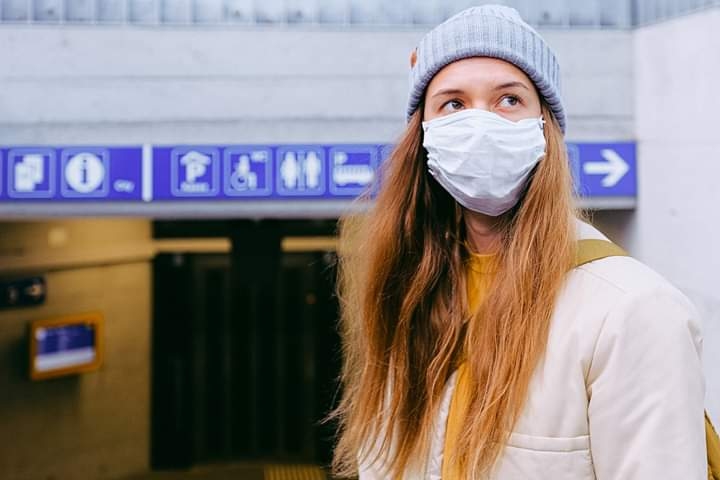 Valdība atceļ aizsargmasku obligāto lietojumu un palielina ārtelpās notiekošu pasākumu apmeklētāju skaitu