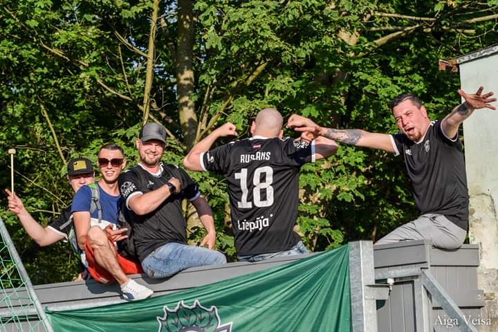 Ar 1. jūliju futbola sacensībās atcels aizliegumu skatītājiem atrasties tribīnēs