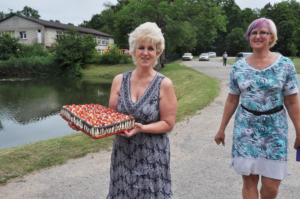 FOTO: Kalētos ver durvis jaunām feldšerpunkta un sociālā centra telpām 