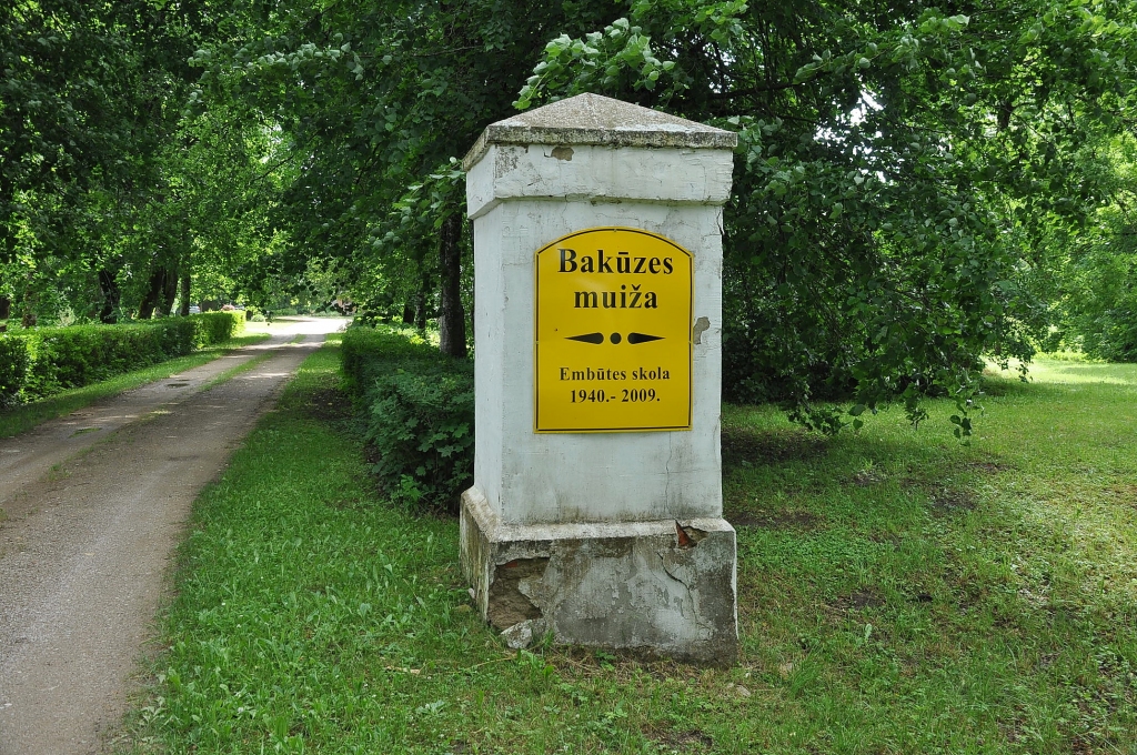 FOTO: Bakūzes muižas vēstures liecības jau četrus gadus izzina un apkopo Mamju ģimene