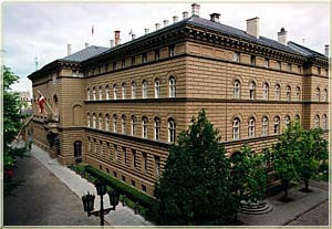 Šodien sasaukta valdības ārkārtas sēde par Covid-19 izplatības ierobežošanu