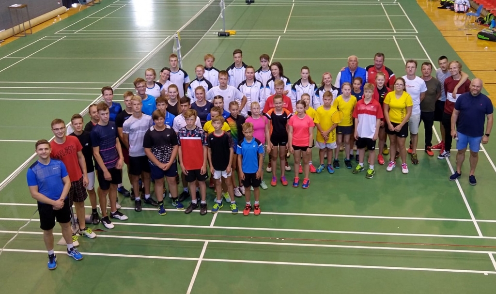 Igauņu jaunie badmintonisti pērspēj Latvijas juniorus
