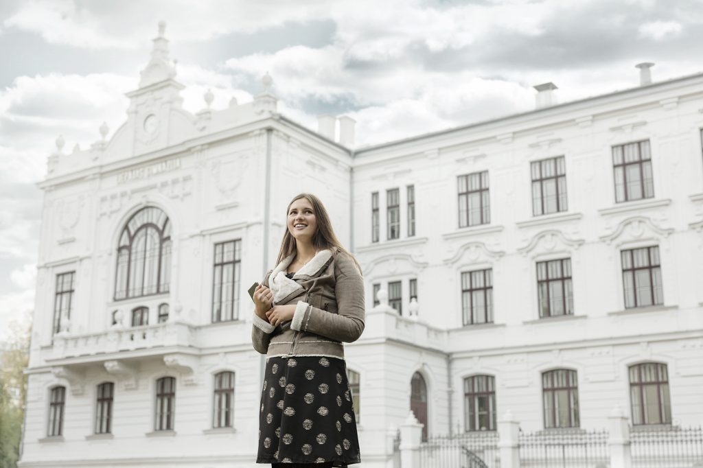Liepājas vidusskolēniem vislabākie rezultāti angļu un latviešu valodas eksāmenos