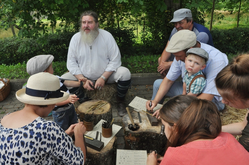 Dienu velta mākslai dažādos veidos un izpausmēs