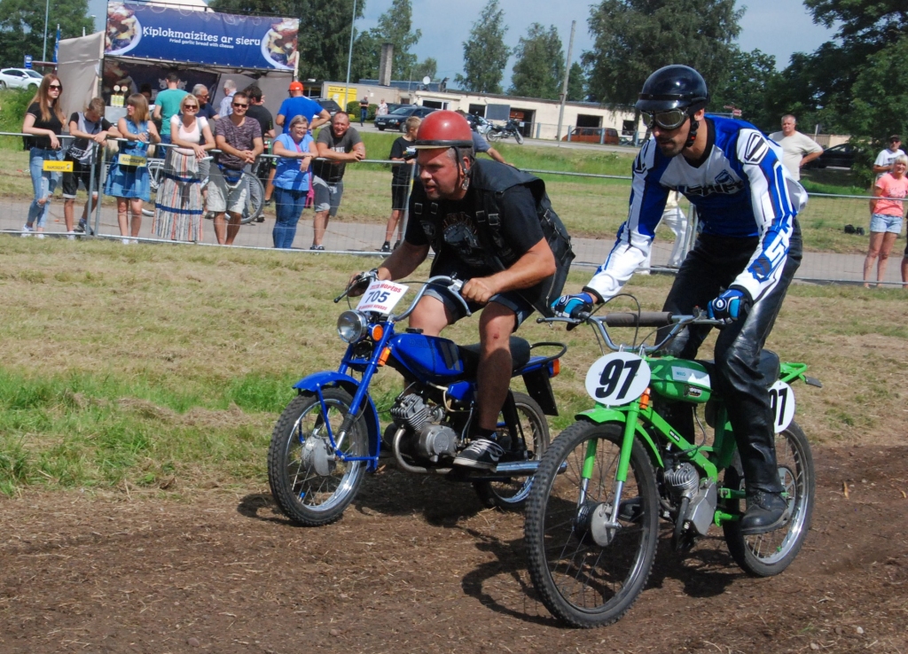 “Zelta mopēds” atgriežas iespaidīgi