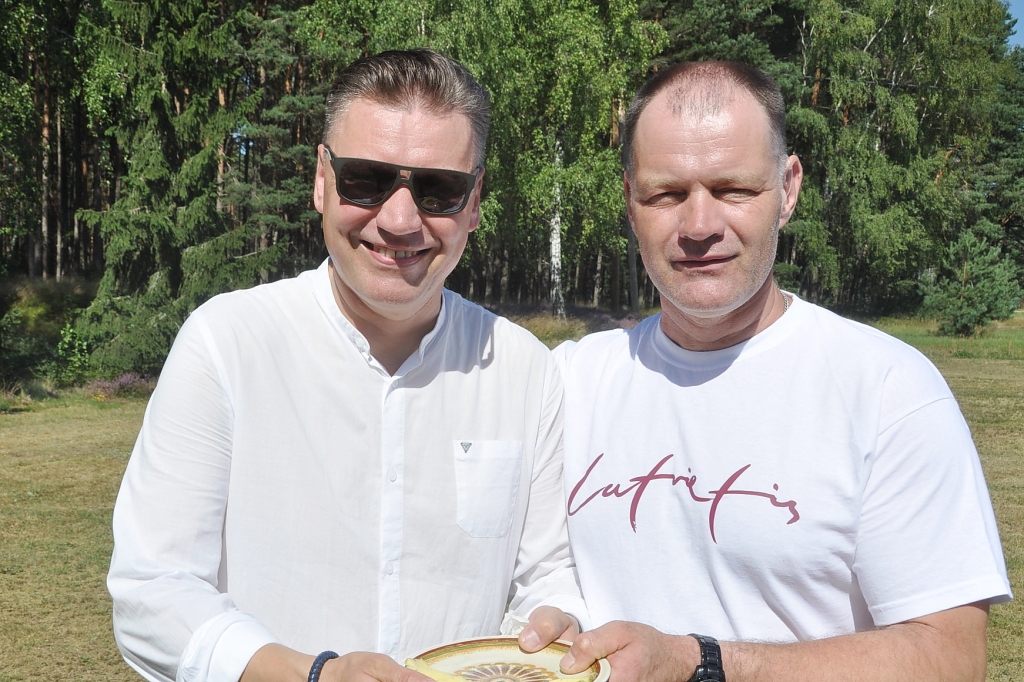 FOTO: Satiekas Nīcas novada seno lietu sētā "Galdnieki"