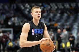 Porziņģim 23 punkti "Mavericks" pirmajā "play-off" uzvarā