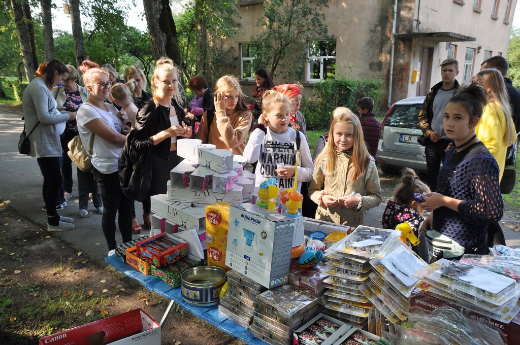 FOTO: Svin Bārtas svētkus par godu skolas lielajai jubilejai