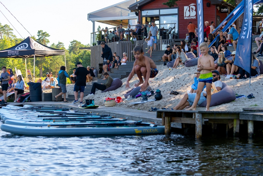 "BB wakepark" aicina uz bezmaksas ūdens aktivitātēm un "Riga Reggae" koncertu