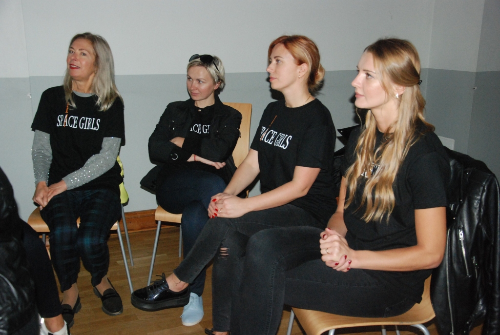 FOTO: Skolotāji Liepājā sacenšas aso prātu cīņās