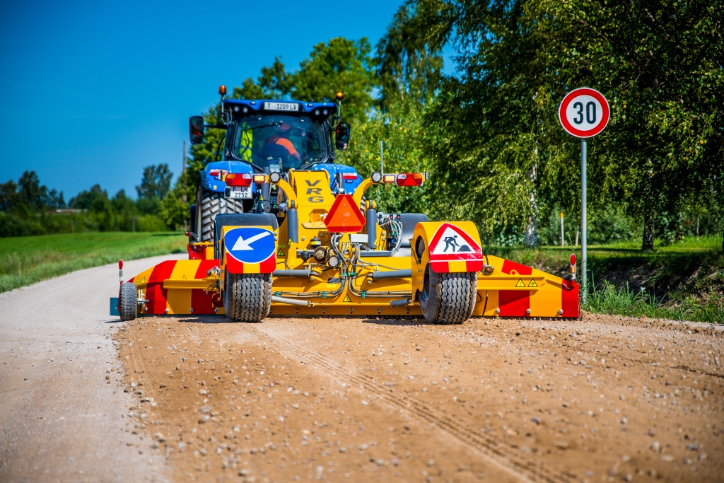LAU veicis grants autoceļu greiderēšanu vairāk nekā 102 000 kilometru garumā