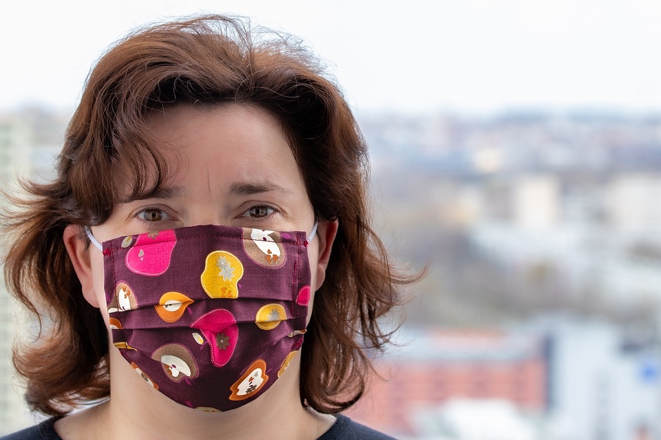 Stingrāk ierobežos pulcēšanos un prasīs lietot sejas maskas vēl virknē vietu