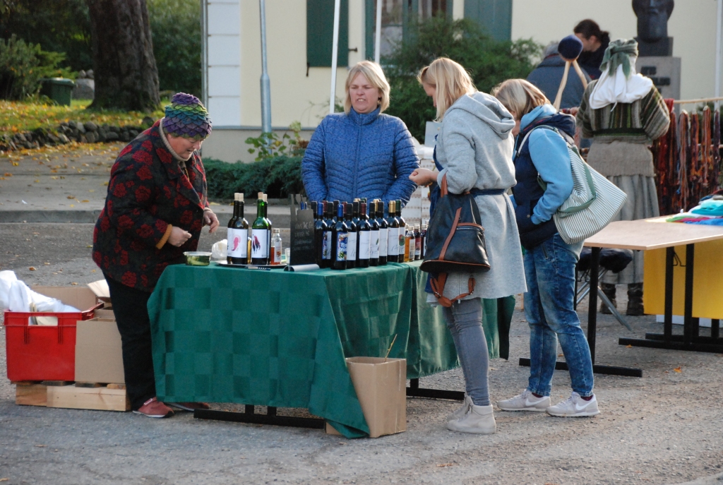 FOTO: "Zemliku" Covid-19 neapklusina; festivāls Durbē izskan desmito reizi