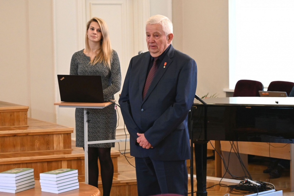 FOTO: Liepājas Universitātē atklāj profesora Oskara Zīda monogrāfiju