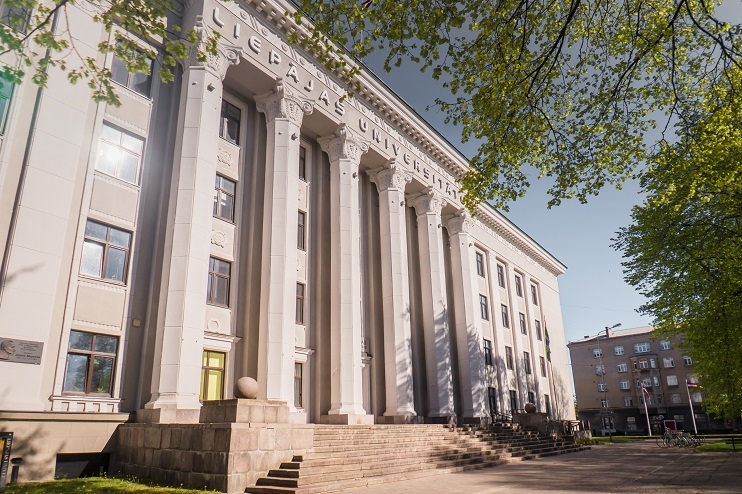 Covid-19 izplatības dēļ augstskolām daļēji attālināti jāstrādā līdz pat gada beigām