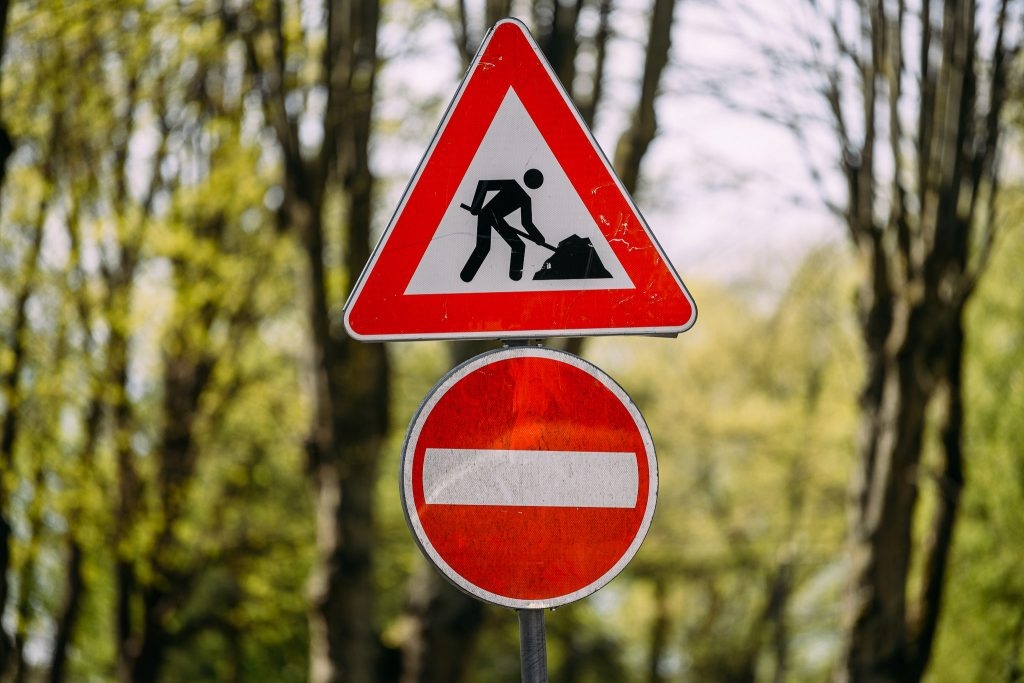 Liepājā slēgs satiksmi Ezermalas ielas posmā