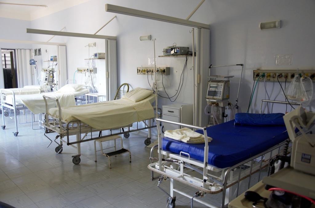 Gatavojoties Covid-19 pacientu skaita pieaugumam, ierobežos dienas stacionāru darbu