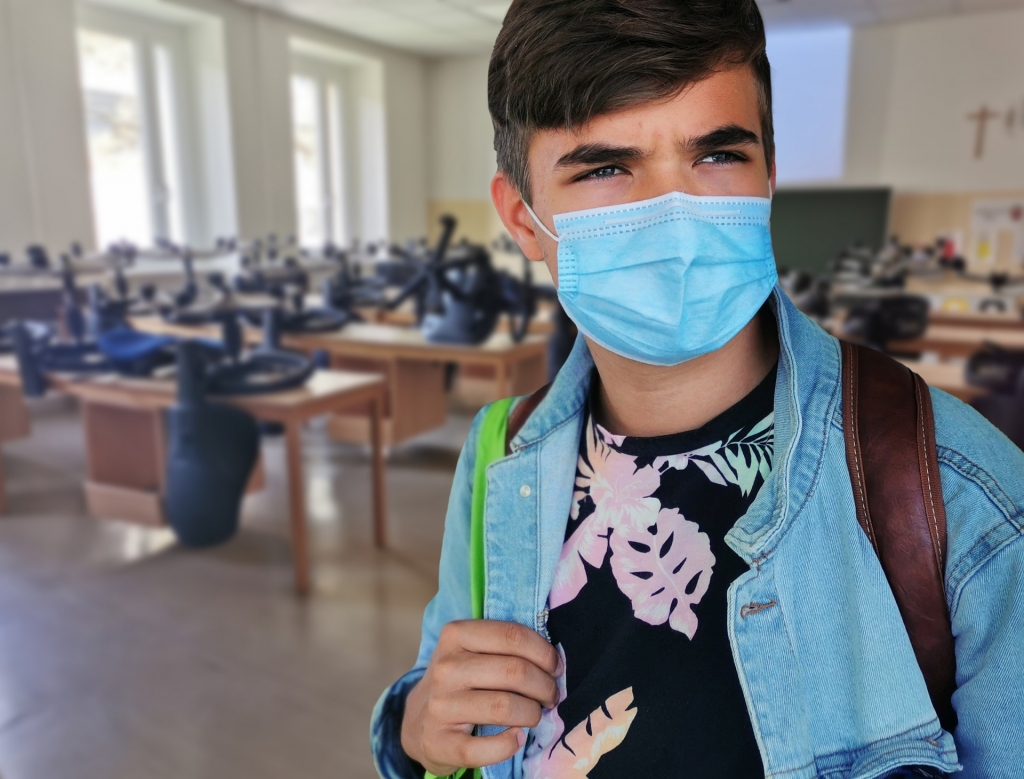 Vecākajām klasēm nosaka prasību nēsāt sejas maskas ārpus stundām
