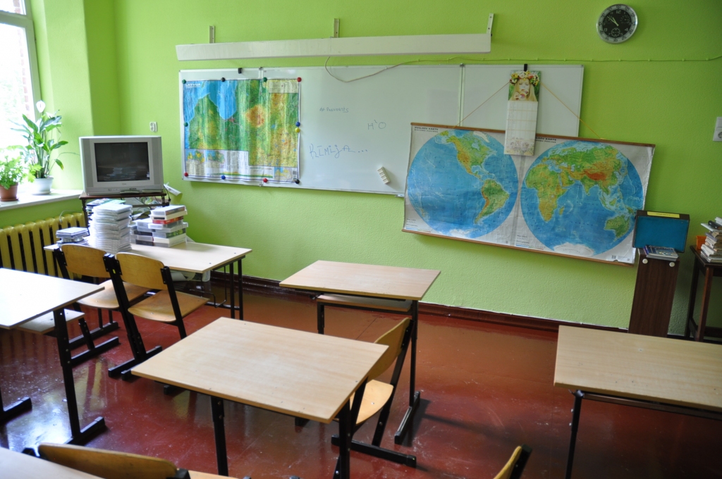 Saslimstot ar Covid-19 skolēna vecākam, Liepājas 15.vidusskolā vienai klasei noteikta karantīna