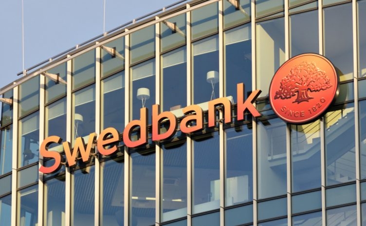 "Swedbank" uz laiku aptur studiju kredītu izsniegšanu