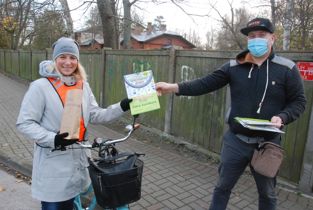 FOTO: Pasniedz balvas "Liepājas velo vasaras 2020" dalībniekiem