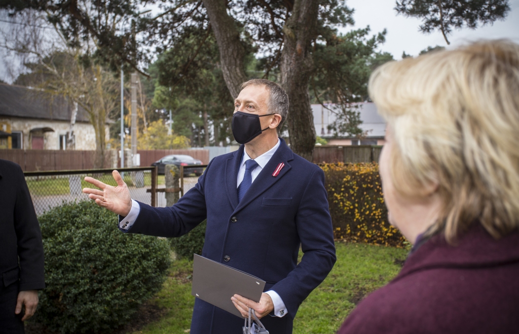 FOTO: Sveic Liepājas pilsētas 2. mūzikas skolu jubilejā