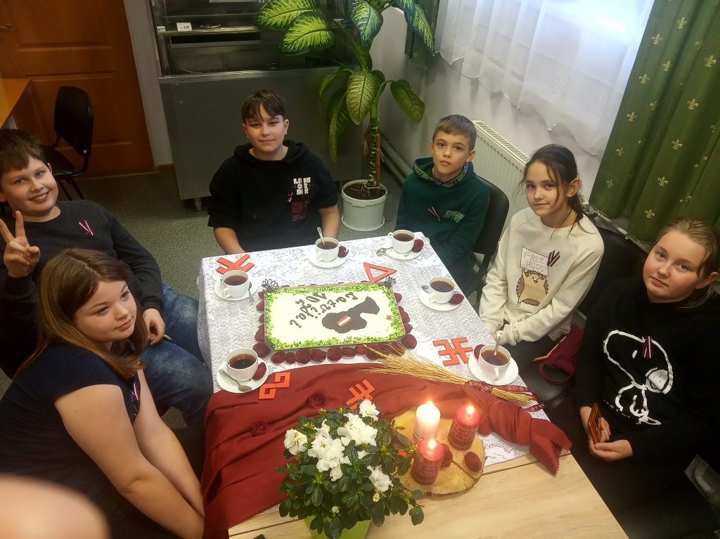 Liepājas skolēni piedalās Latvijas dzimšanas dienai veltītos konkursos