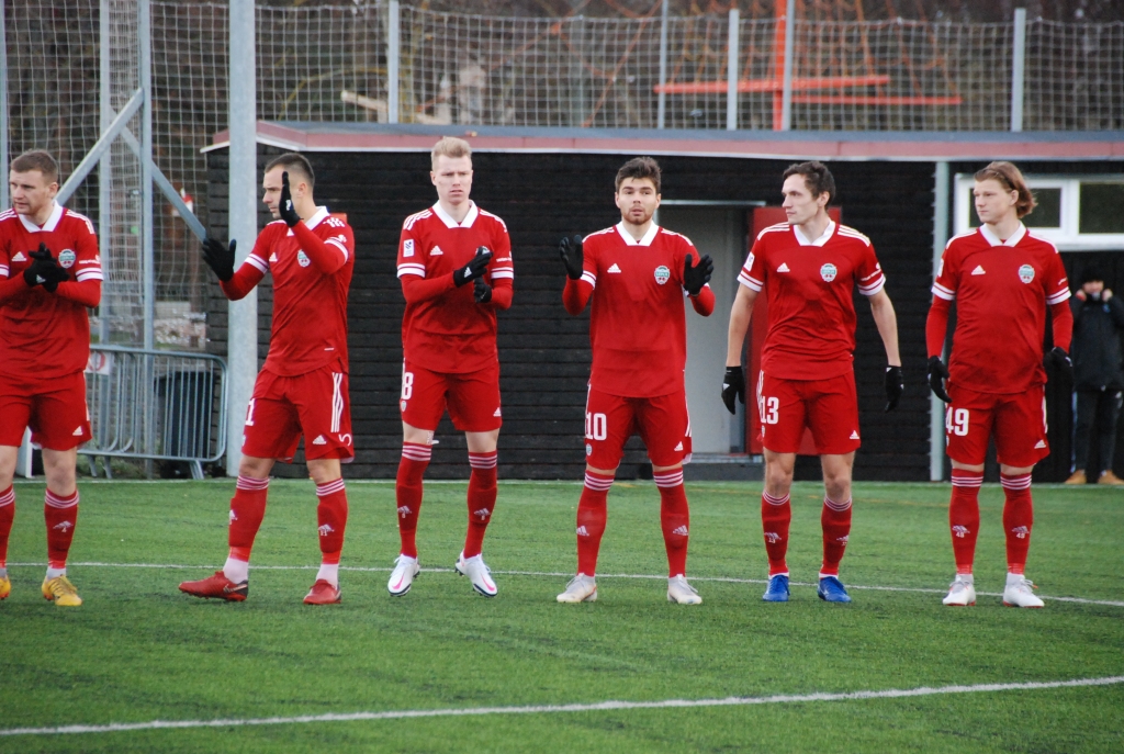 FOTO: "Liepāja" par Latvijas čempioni kronē "Riga" futbolistus