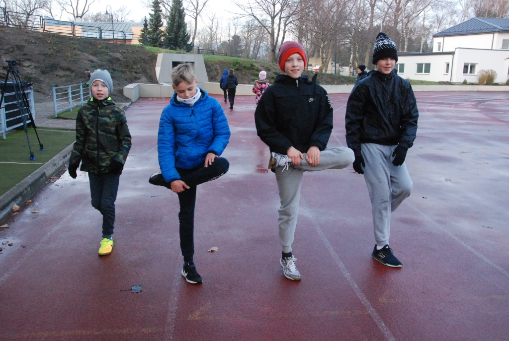 FOTO: Liepājas Sporta spēļu skolas sportisti rūdās "Dabas sporta zālē"