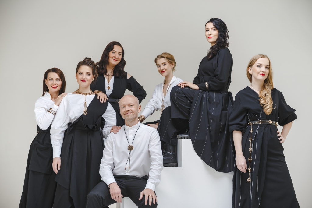 Tiešraidē no "Lielā dzintara" piedāvās "Latvian Voices" Ziemassvētku programmu