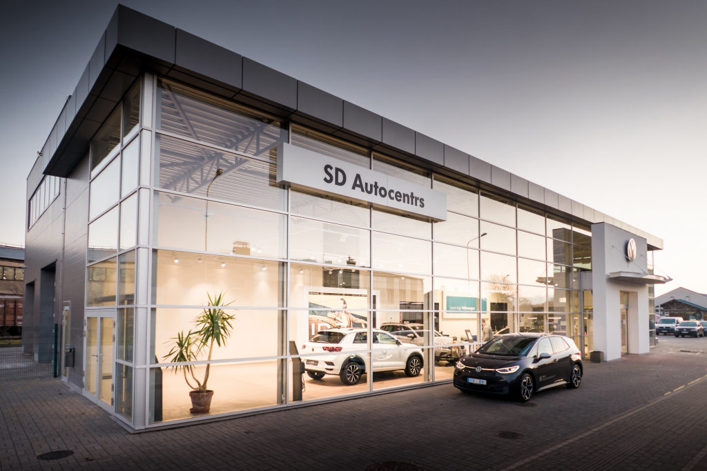 "SD autocentrs" Liepājā tirdzniecības telpu uzlabošanā investējis 200 000 eiro 