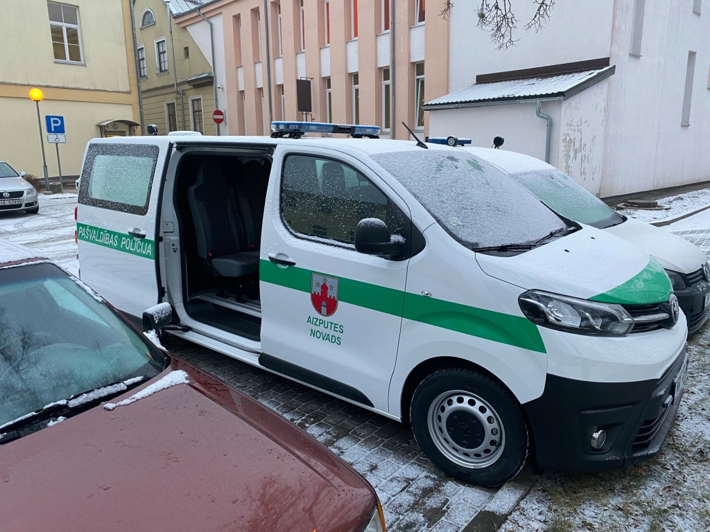 Aizputes novada pašvaldības policijai būs jauna automašīna