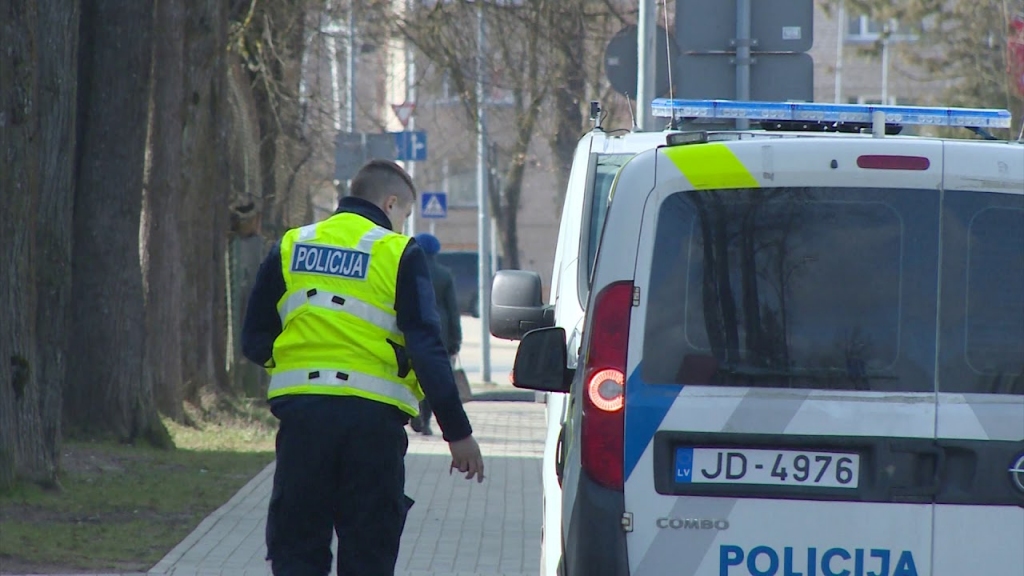 Policija gadumijā sola rūpīgi uzraudzīt komandantstundas ievērošanu
