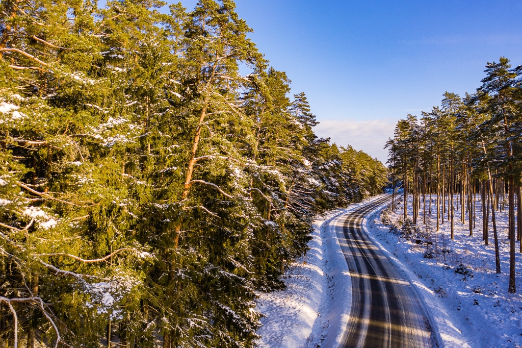 FOTO: Ziema uz Latvijas valsts autoceļiem Kurzemē