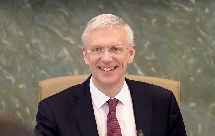 Kariņš atbalsta klātienes mācību atsākšanu pēc reģionālā principa, bet uzsver nepieciešamību pārbaudīt Covid-19 reālo izplatību pašvaldībās