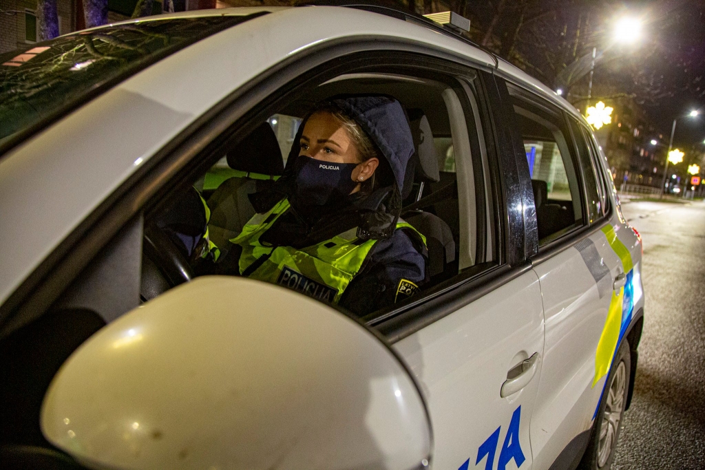 Valdība lemj neturpināt komandantstundu