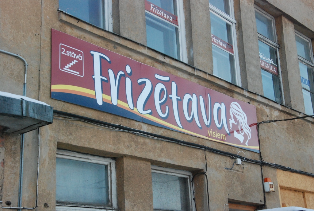 No 1.marta klātienē plāno ļaut strādāt frizieriem, manikīriem un pedikīriem