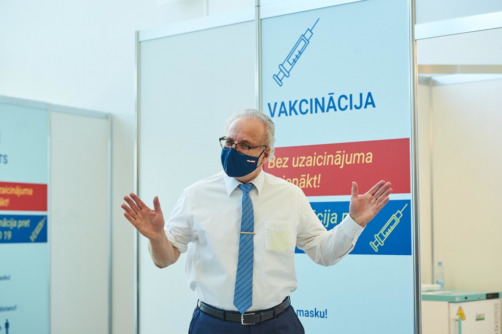 Levits brīdina ministrus par atlaišanu, ja viņu rosinātās ierobežojumu atcelšanas dēļ augs Covid-19 izplatība