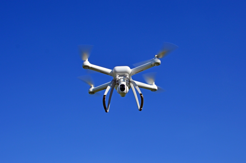 Policija noliedz apgalvojumus par dronu izmantošanu Covid-19 ierobežojumu kontrolei telpās