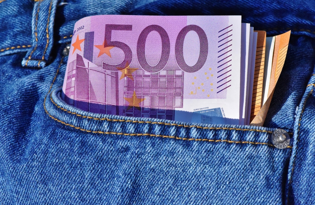 Sākot 500 eiro atbalsta izmaksu, Valsts kase Latvijas ģimenēm šodien pārskaitījusi kopumā 62 miljonus eiro