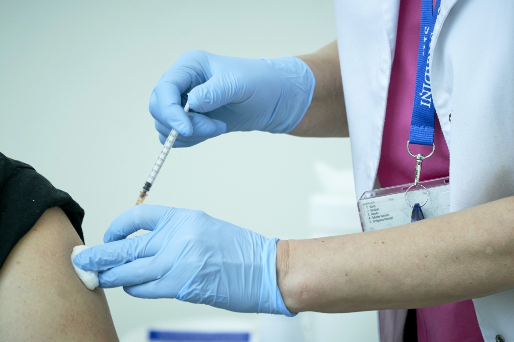 Trešo dienu pēc kārtas dienā pret Covid-19 vakcinē vairāk nekā 5000 cilvēku