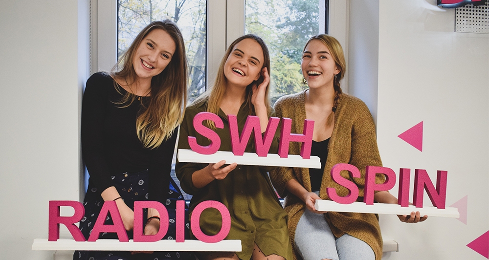 Liepājas Universitātē jau otro gadu skan studentu veidots radio – "Radio SWH Spin"