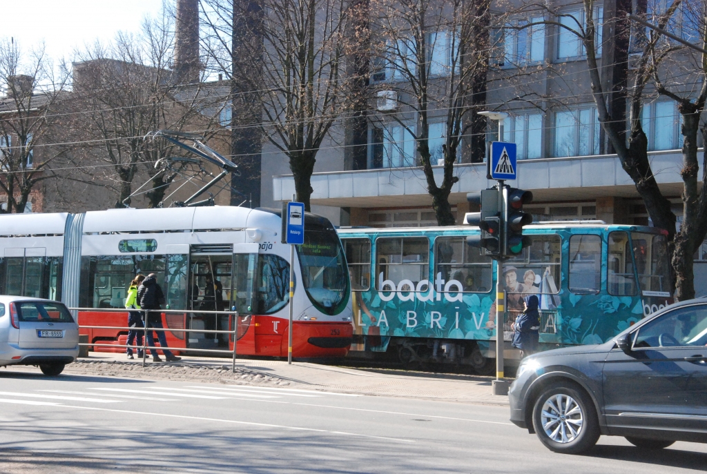 (papildināta) Liepājā uzbrūk tramvaja vadītājam; aptur tramvaju satiksmi