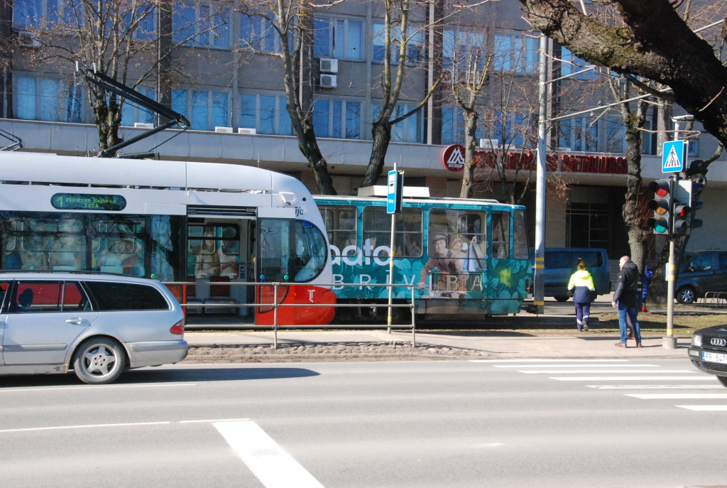 Darba laikā sadurtais Liepājas tramvaja vadītājs no gūtajām traumām miris